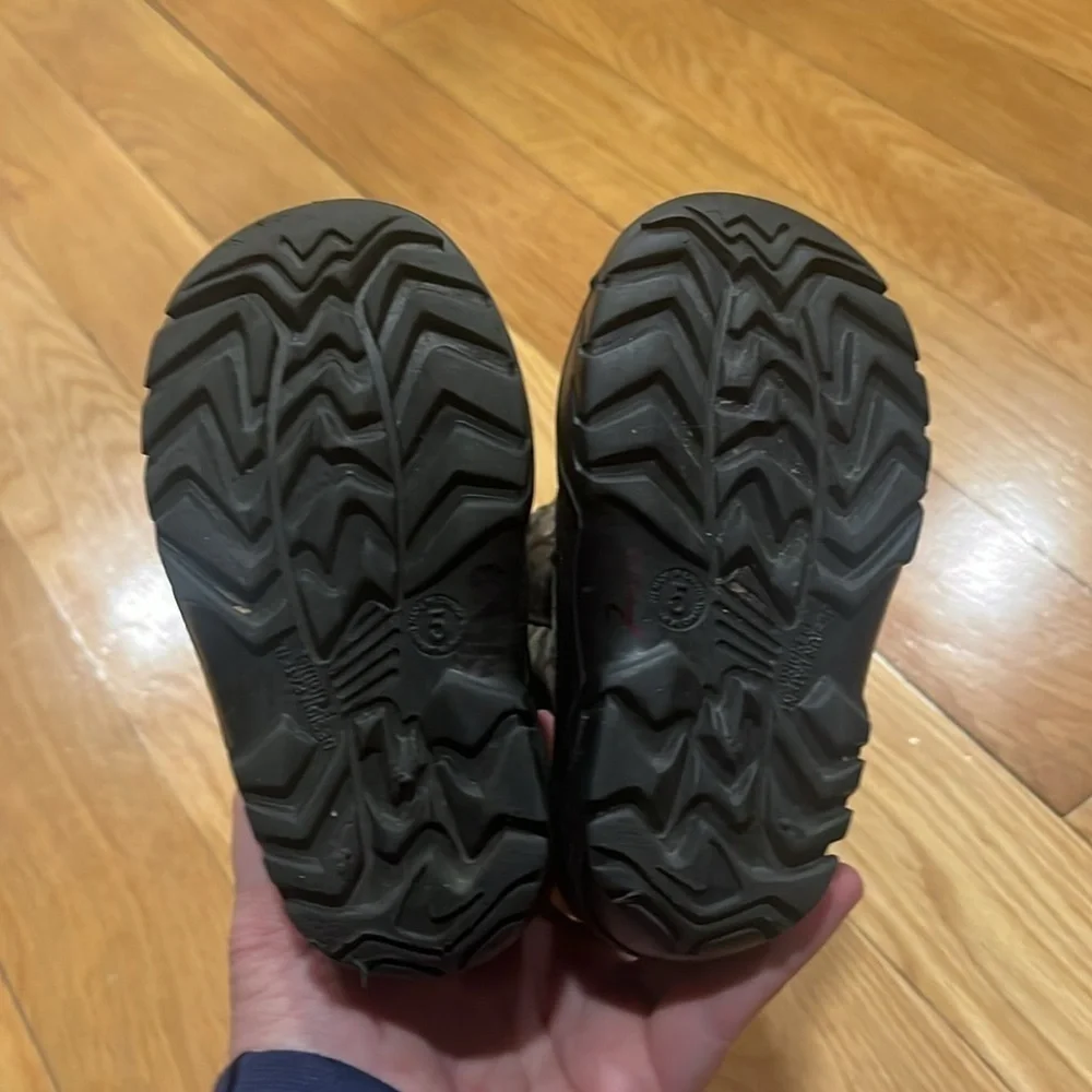 Kamik kids boys camouflage winter snow boots size 5 toddler.